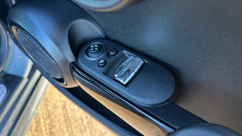 MINI Hatchback 135kW Cooper S Level 3 33kWh 3dr Auto Electric Hatchback